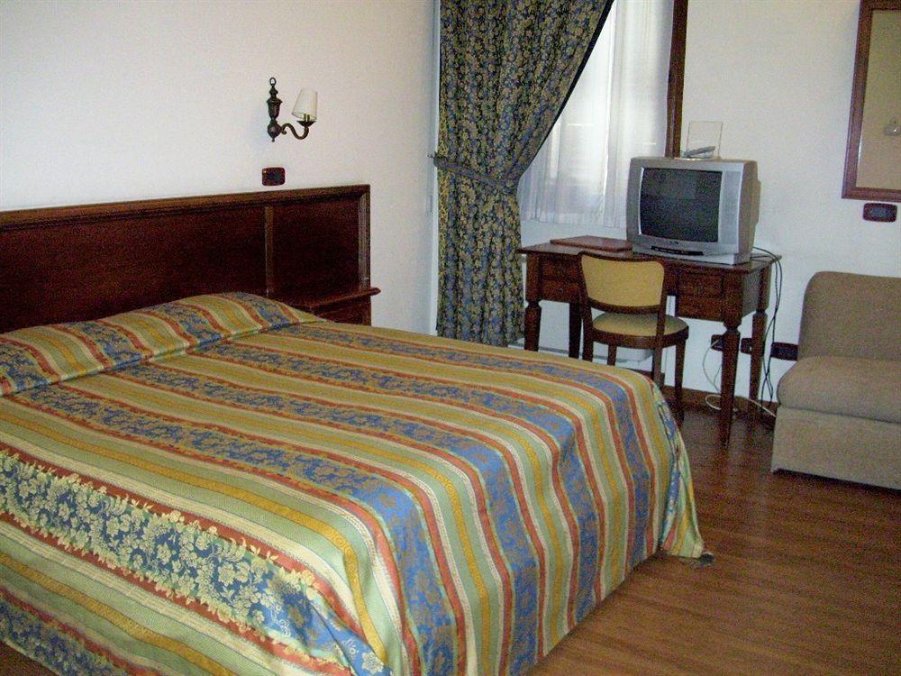 Hotel Sebino Sarnico Luaran gambar