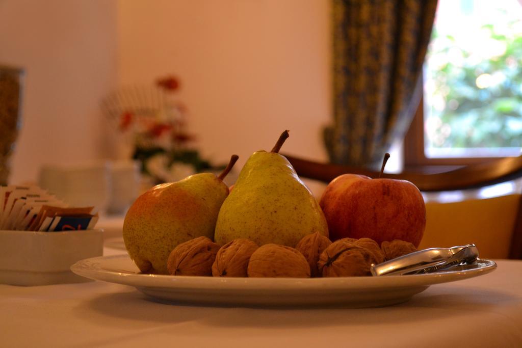 Hotel Sebino Sarnico Luaran gambar