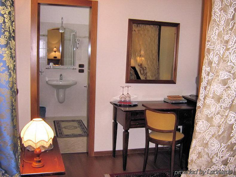 Hotel Sebino Sarnico Bilik gambar