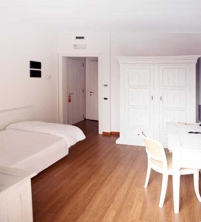 Hotel Sebino Sarnico Luaran gambar