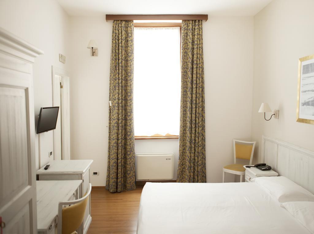 Hotel Sebino Sarnico Luaran gambar