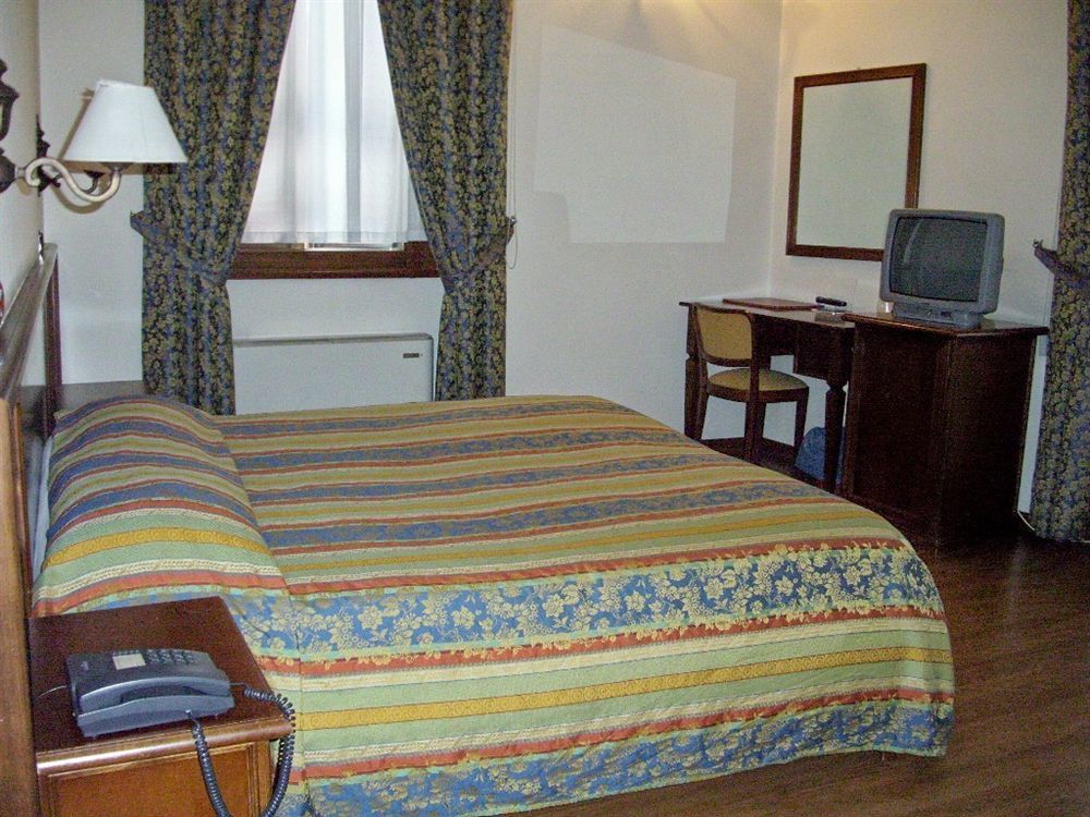 Hotel Sebino Sarnico Luaran gambar
