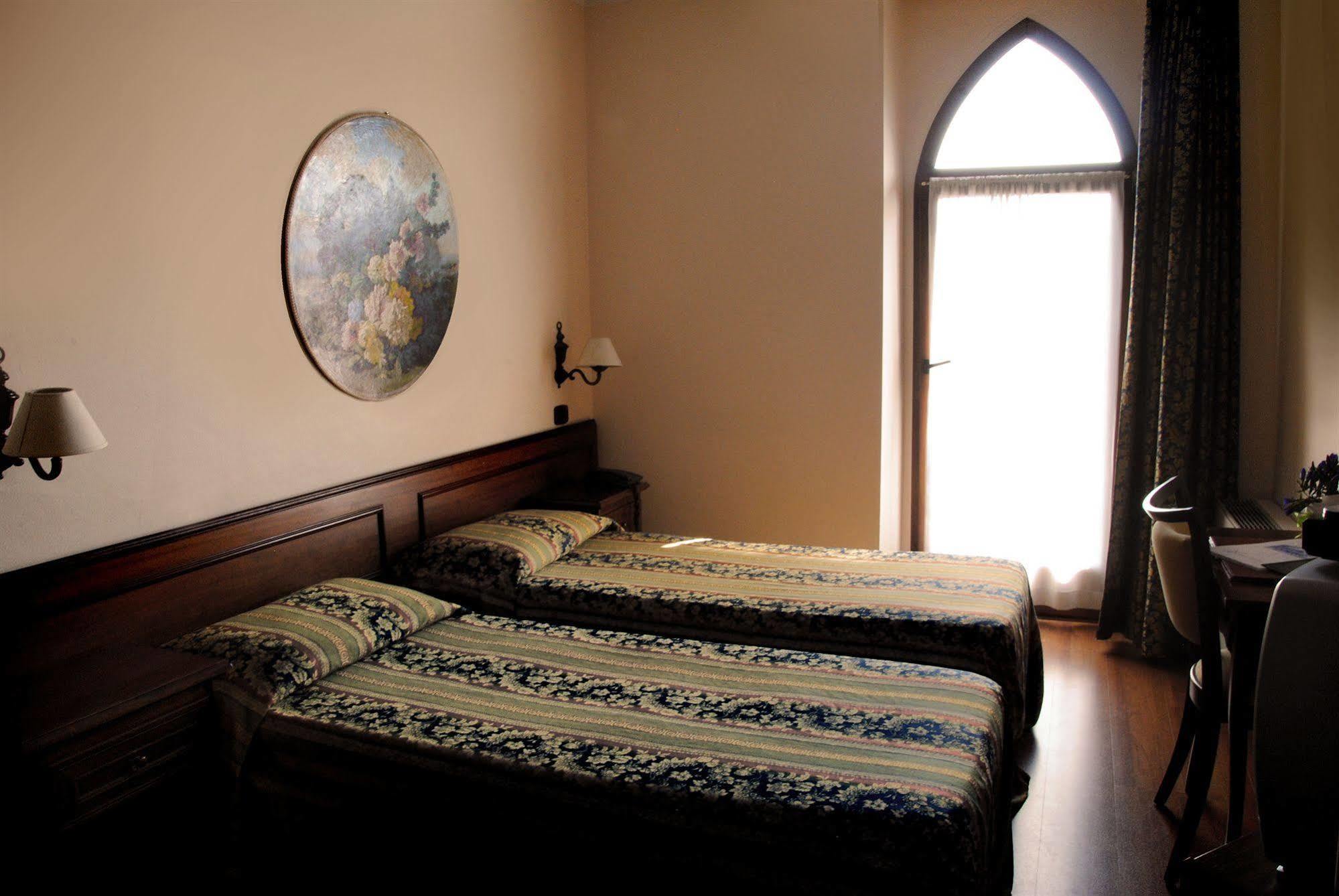 Hotel Sebino Sarnico Luaran gambar