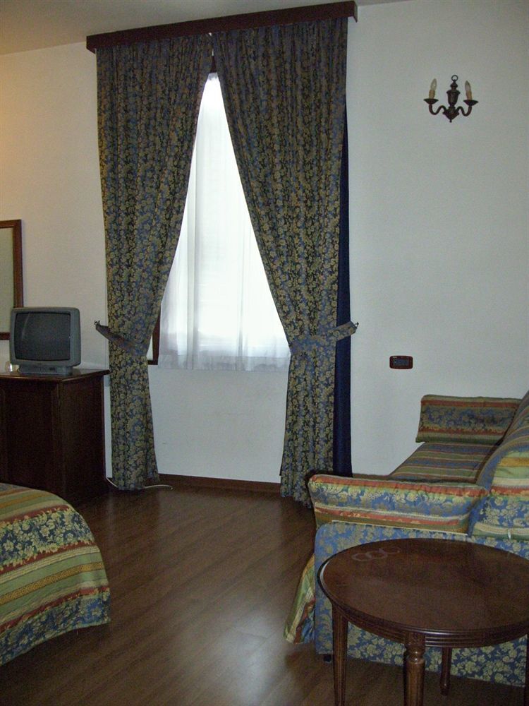 Hotel Sebino Sarnico Luaran gambar